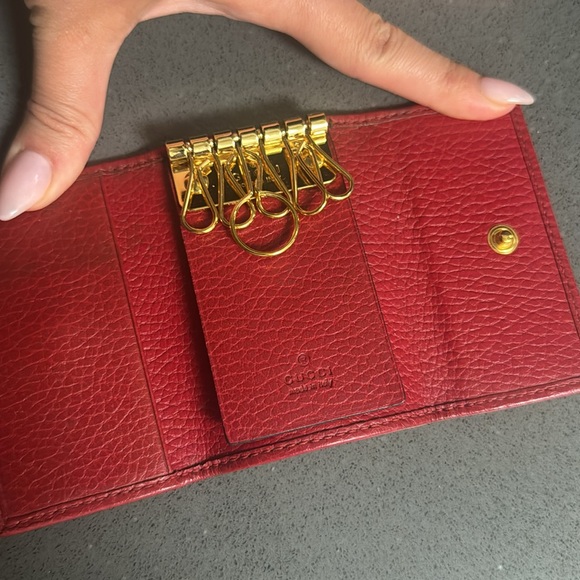 Red Gucci keychain holder- used - Picture 7 of 10